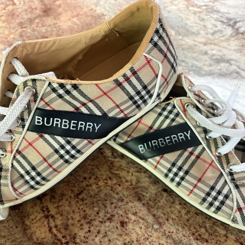 Burberry pre owned